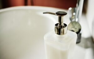 源泉かけ流しの露天風呂付き客室がある50代におすすめの宿は？