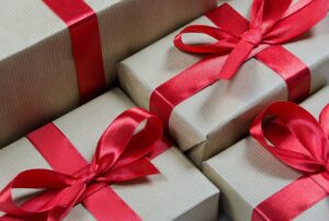 50代夫婦が誕生日に利用する温泉宿のサプライズ評判は？