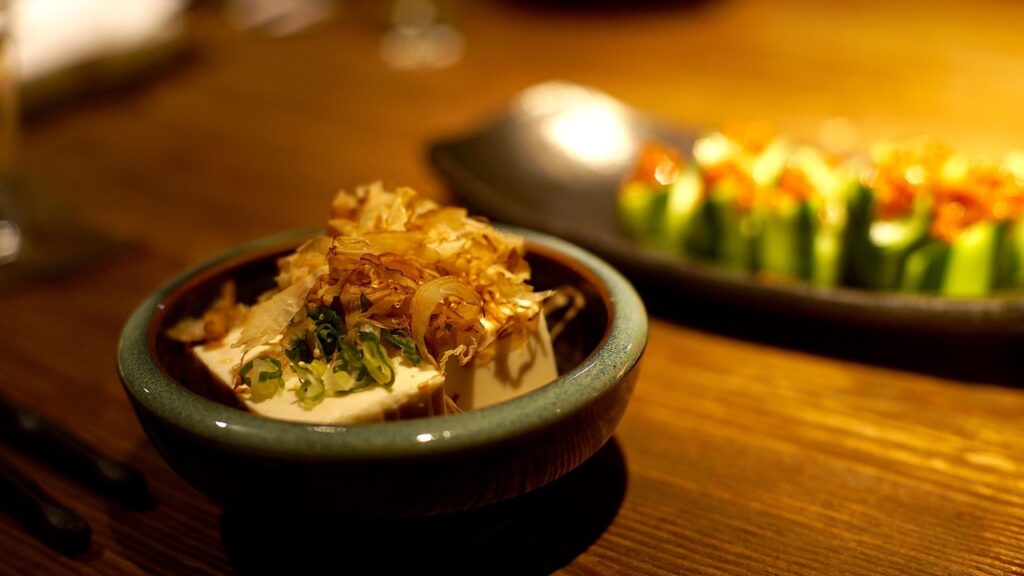 50代夫婦におすすめの静かな温泉宿で懐石料理が楽しめるのはどこ？